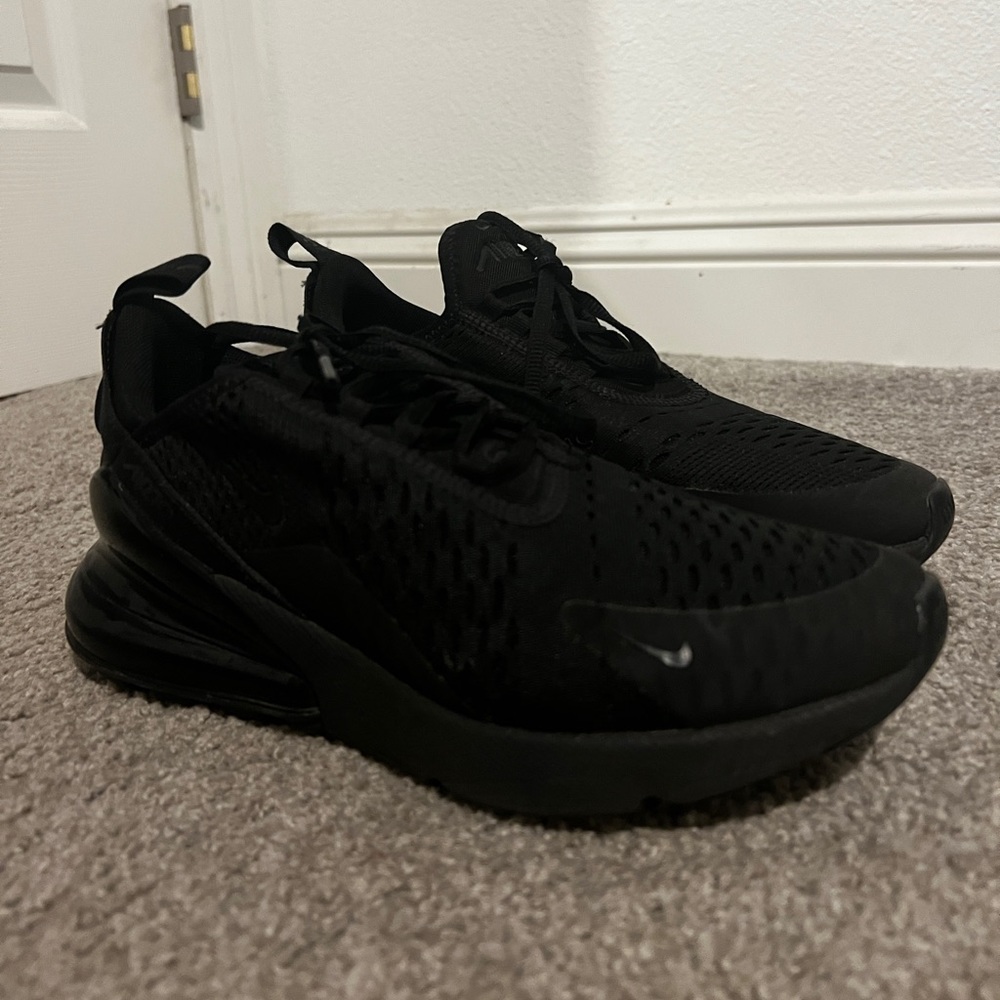 all black Nike air max 270